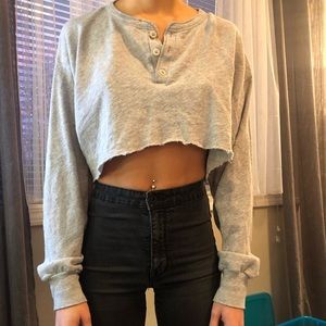 grey long sleeve cropped shirt